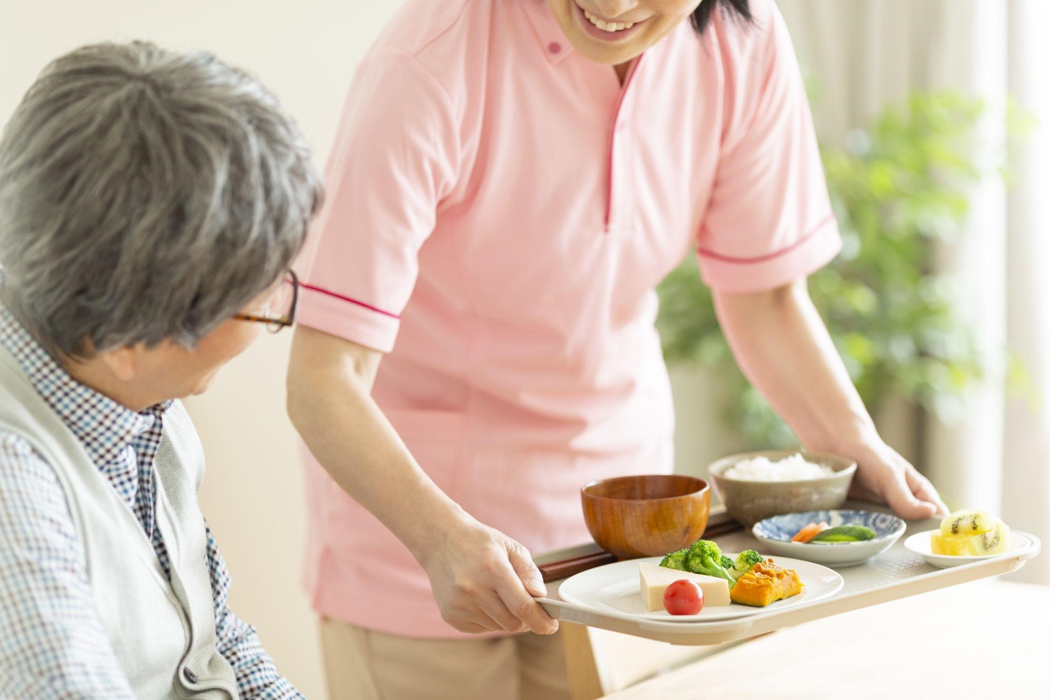 意外と知らない「介護食」の種類。それぞれの特徴と調理ポイントを詳しく解説