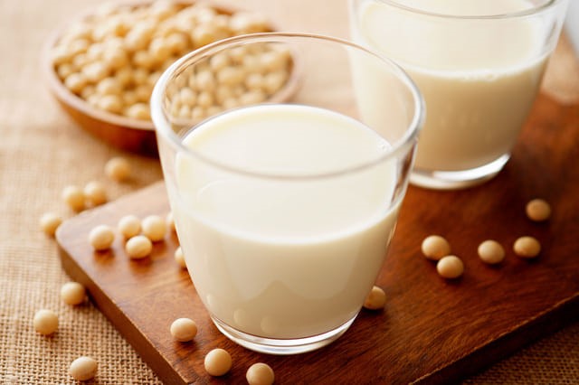 「豆乳」は高血圧予防に最適！栄養成分の働きや1日の摂取量を詳しく解説