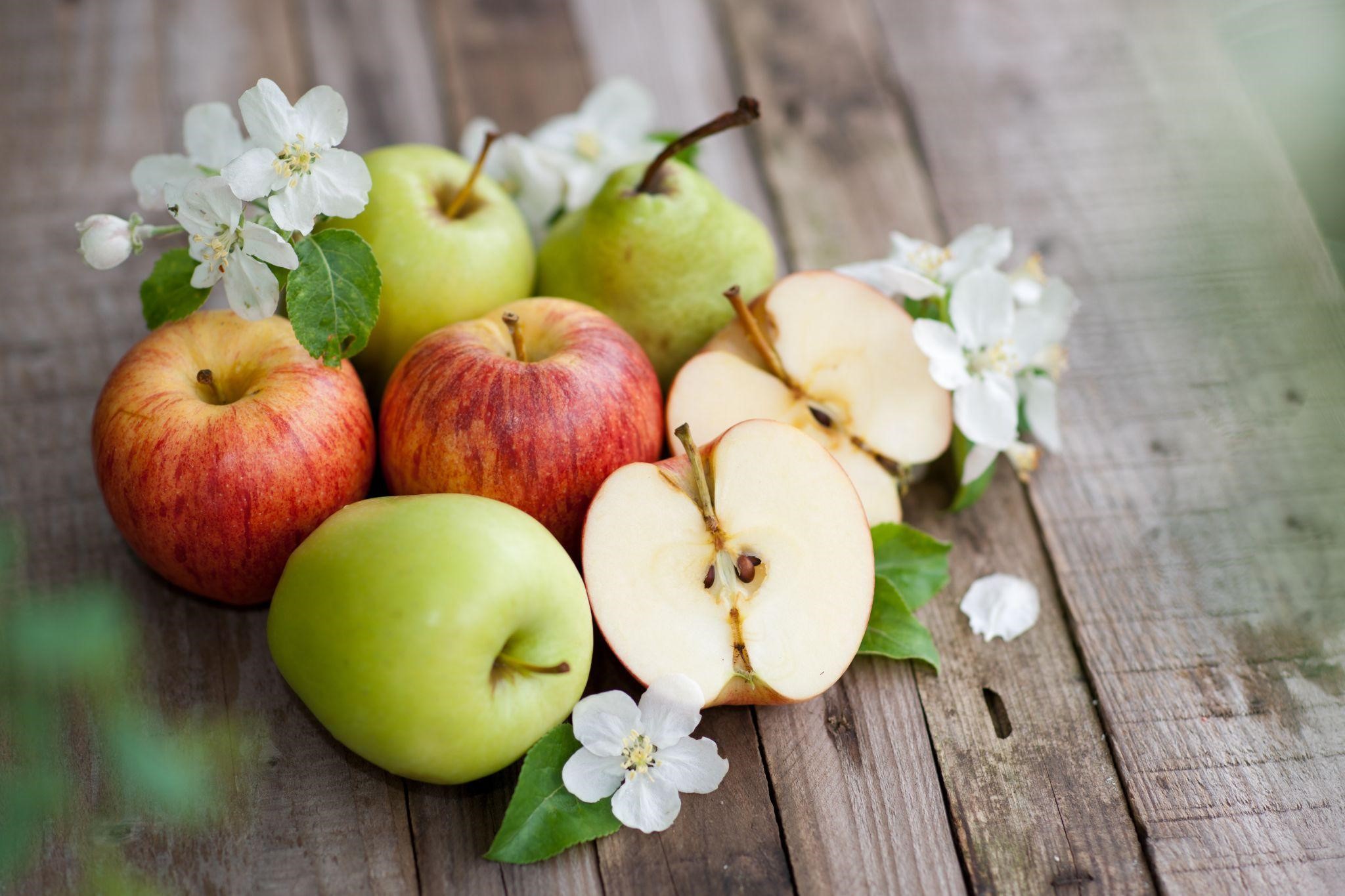 「梨」と「りんご」の違いを比較。それぞれの栄養価や期待できる効能を解説