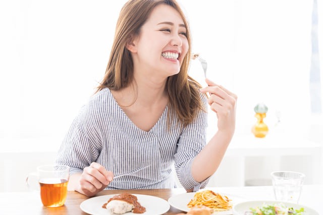 パンとご飯、糖質量が多いのはどっち？ダイエット中に確認したいカロリーや栄養の比較